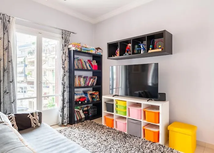 Apartment With Terrace In Piraiki