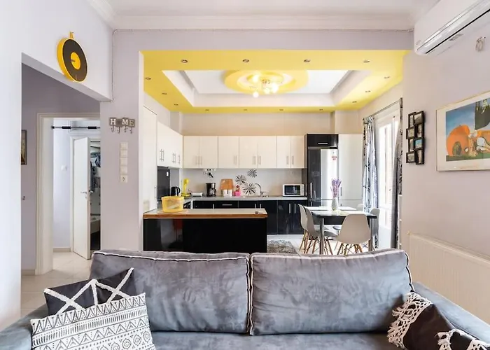 Apartment With Terrace In Piraiki