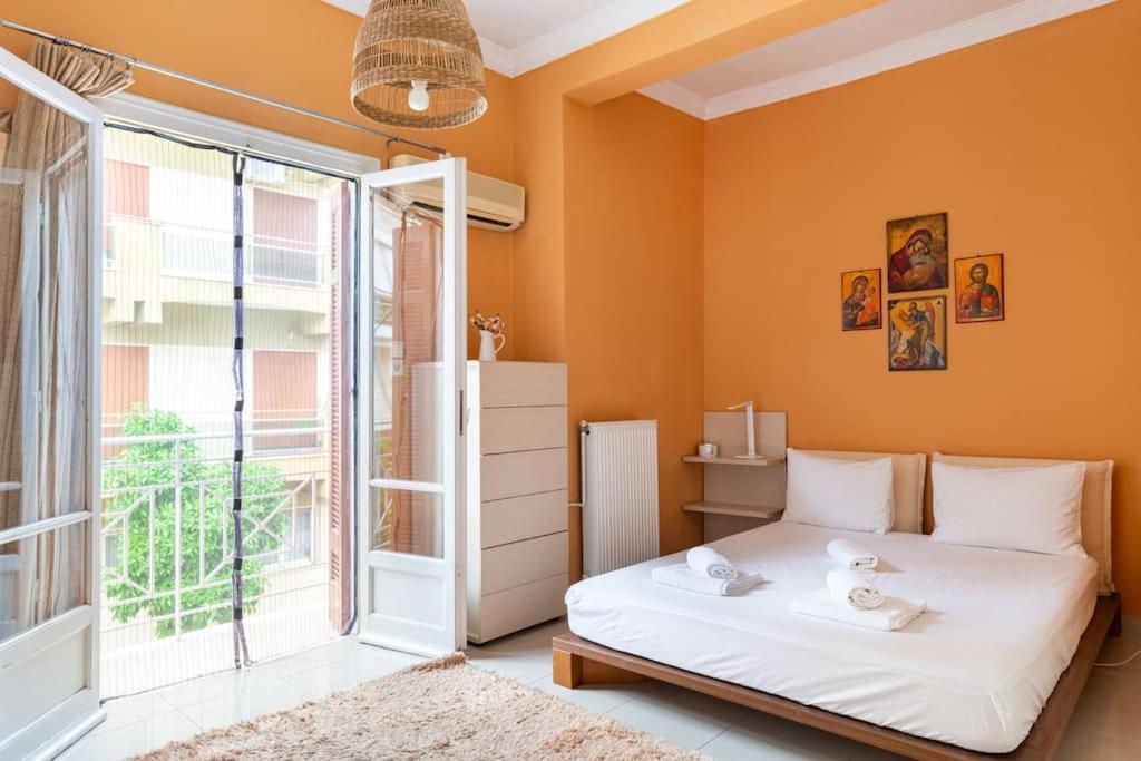 Apartment With Terrace In Piraiki