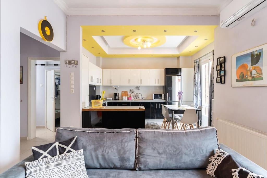 Apartment With Terrace In Piraiki