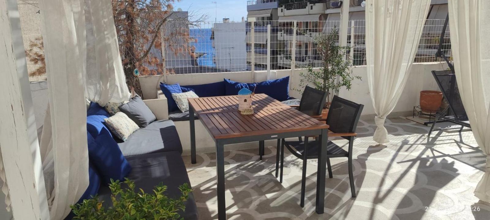 Apartment With Terrace In Piraiki
