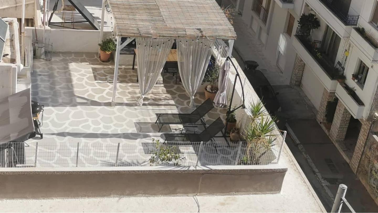 With Terrace In Piraiki Apartment *